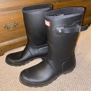 Hunter knee-high rain/snow boots